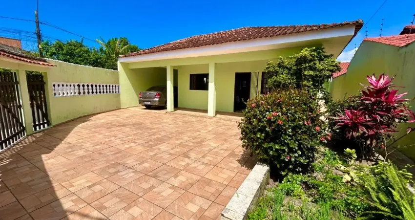 Casa à 800m do mar com área gourmet e edícula, bairro belmira novaes