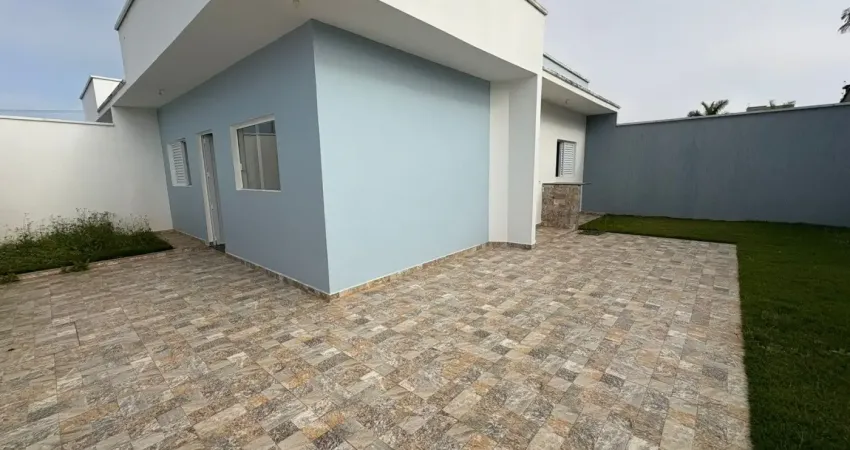 Casa à 500m do mar com 170m² de área total, no bairro maria helena novaes
