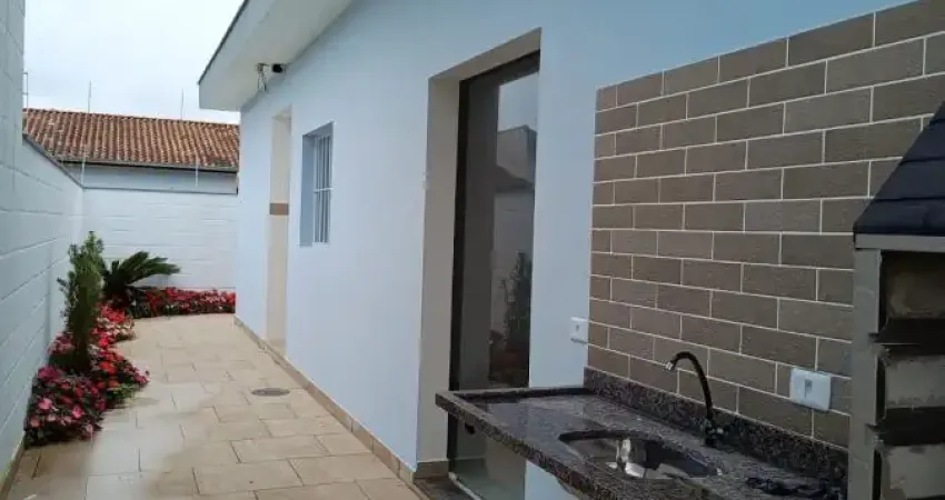 Casa com piscina e área gourmet, localizada no bairro jardim jamaica