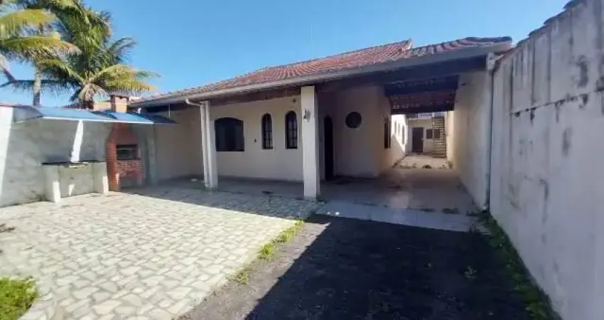 Casa com churrasqueira e edícula, no bairro balneário gaivota