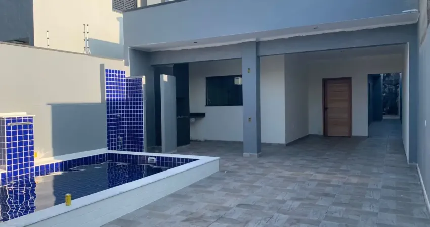 Casa à venda com piscina e área gourmet, no bairro nova peruíbe