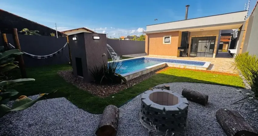 Casa à venda com piscina e área gourmet, no bairro jardim regina