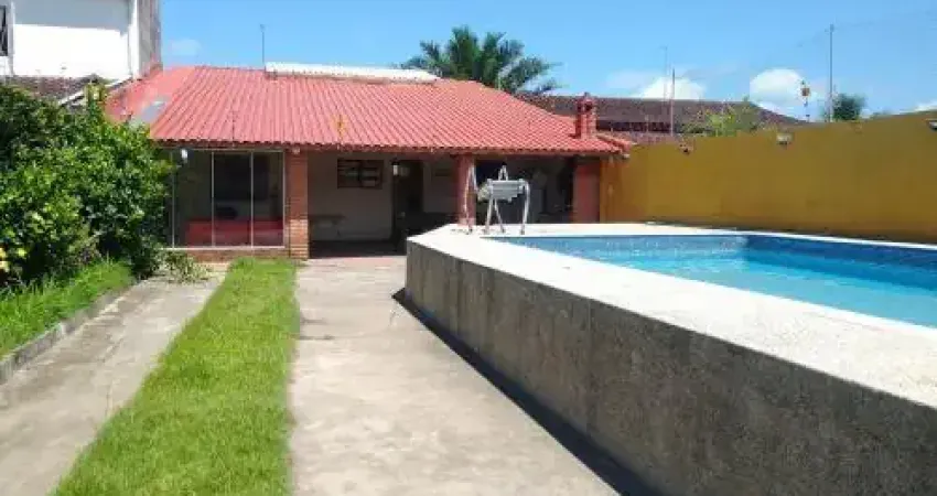 Casa à venda com piscina e área gourmet, no bairro balneário gaivota