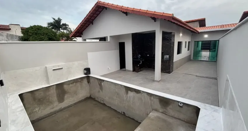 Casa geminada à venda com piscina e área gourmet, no bairro bopiranga