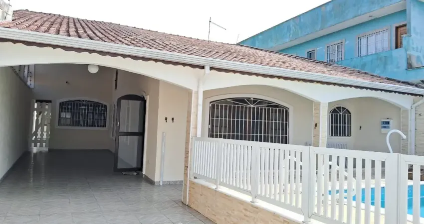 Casa à venda com piscina e área gourmet, no bairro balneário gaivota