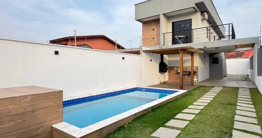 Casa à venda com dois andares, piscina e área gourmet, no bairro cibratel 2