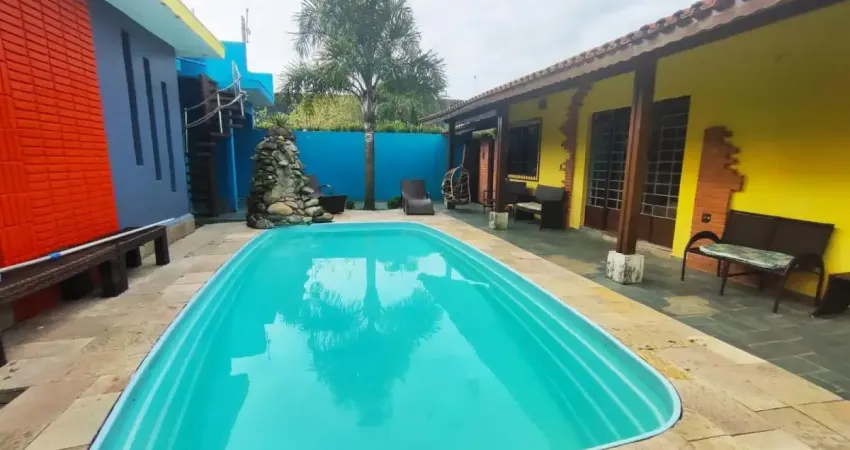 Casa à venda com piscina, área gourmet e sala de jogos, no bairro jardim jamaica