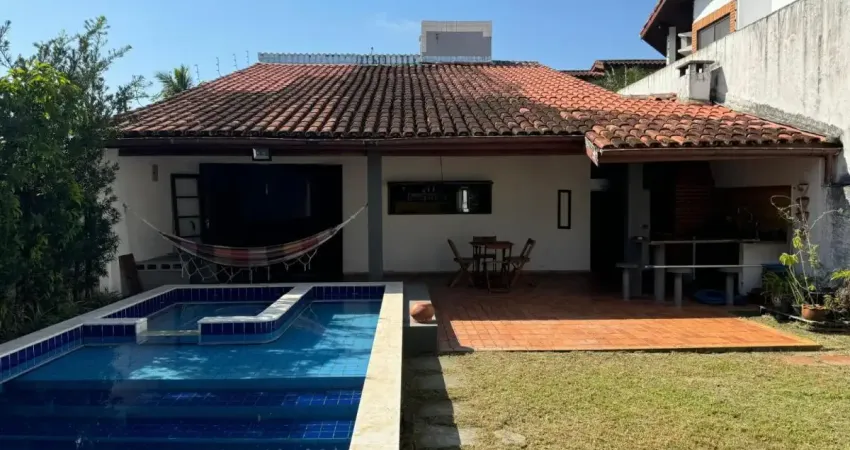 Casa à 500m do mar com piscina e área gourmet, no bairro cibratel 2