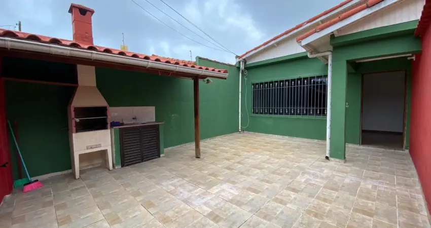 Casa à 500m do mar com churrasqueira e 3 quartos, no bairro jardim barra de jangadas
