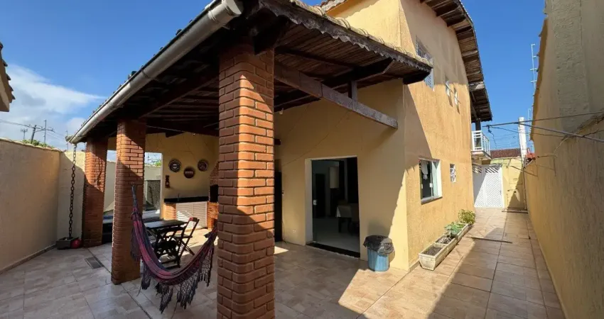 Casa à venda com piscina e área gourmet, no bairro balneário gaivota