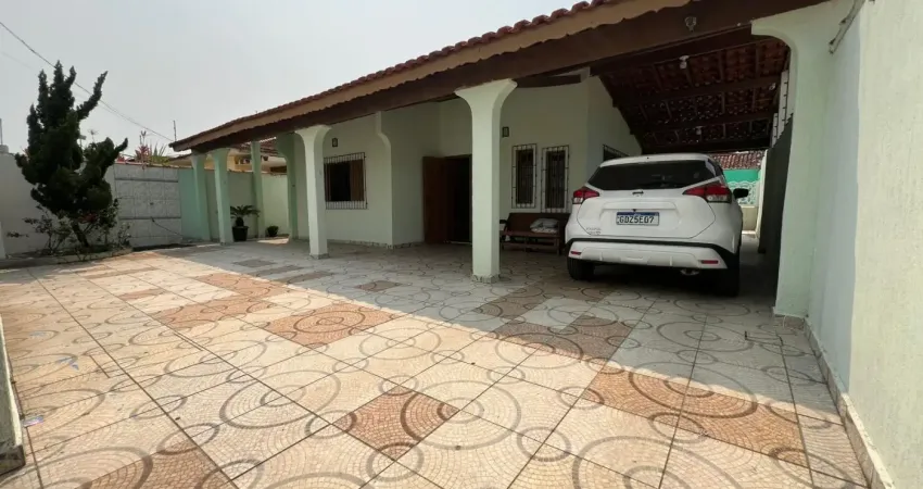 Casa à 50m do mar com piscina e churrasqueira, no bairro balneário gaivota