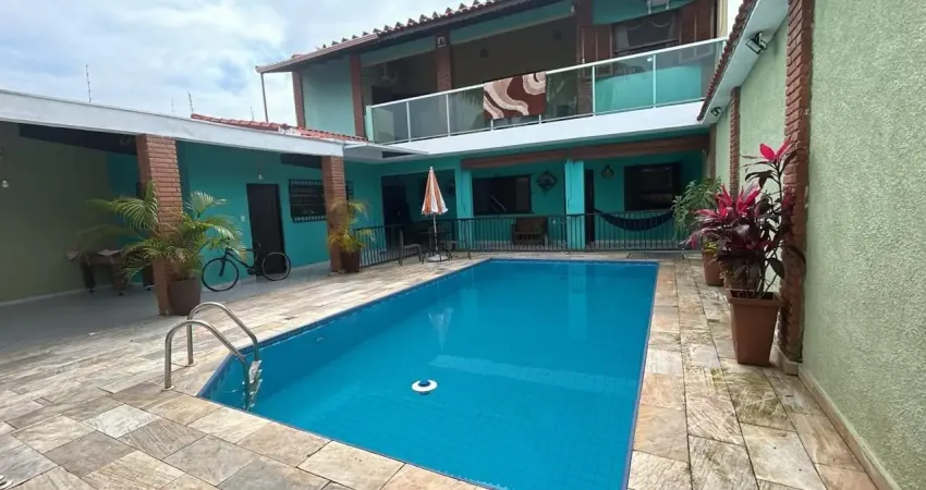 Casa à 150m do mar com piscina e área gourmet, no bairro jardim suarão