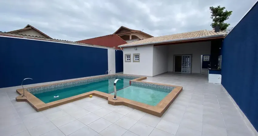 Casa à 500m do mar com piscina e área gourmet, no bairro jardim jamaica