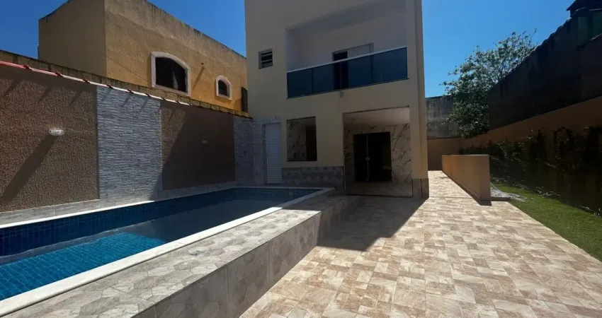 Casa à 250m do mar com piscina e área gourmet, no bairro suarão