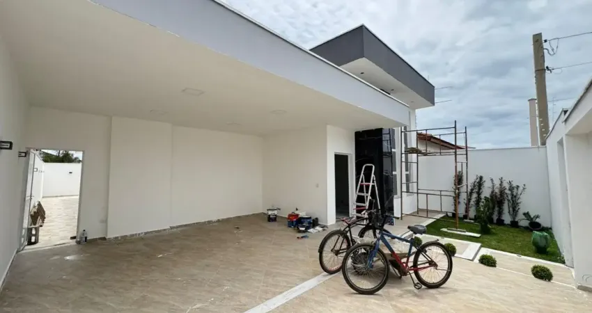 Casa à 200m do mar com piscina e área gourmet, no bairro balneário tupy