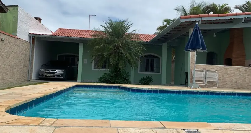 Casa à 750m do mar com piscina e área gourmet, no bairro jardim grandesp