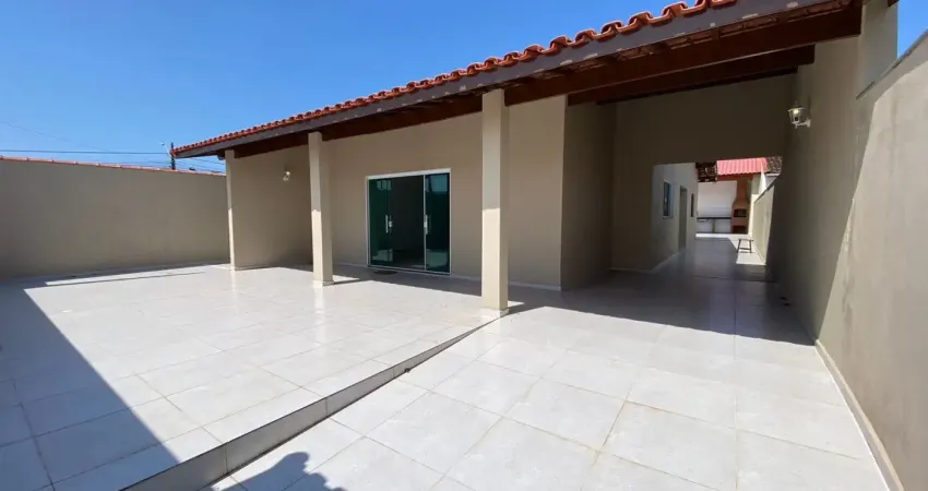 Casa à 850m do mar com área gourmet, no bairro jardim grandesp