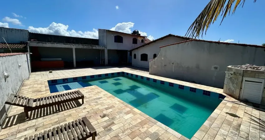 Casa à 250m do mar com piscina e área gourmet, no bairro bopiranga