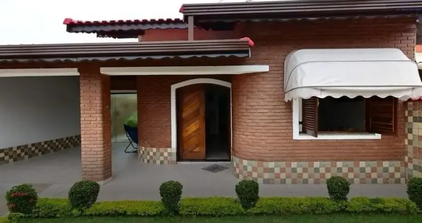 Casa à 550m do mar com área gourmet, no bairro balneário três marias