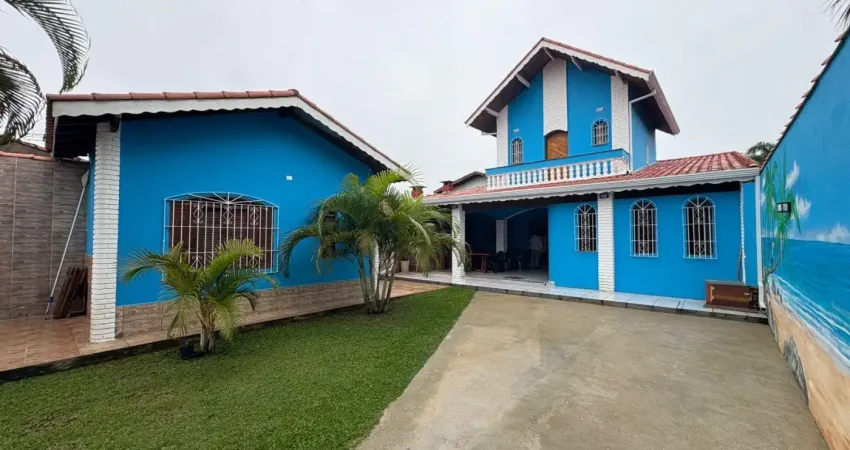Casa à 600m do mar com piscina e área gourmet, no bairro maria helena novaes