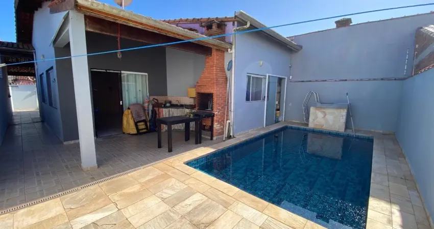 Casa à 250m do mar com piscina e área gourmet, no bairro balneário tupy