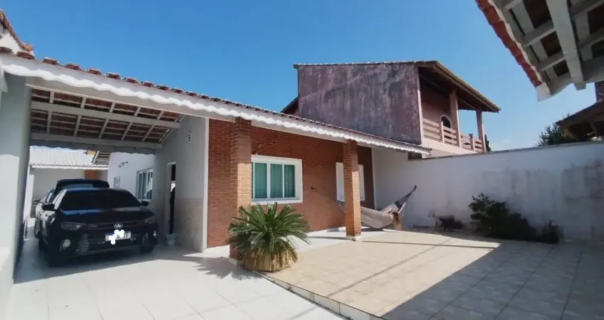 Casa à 800m do mar com área gourmet e 2 quartos, no bairro jardim casablanca