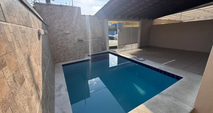 Casa à 50m do mar com piscina e área gourmet, no bairro bopiranga