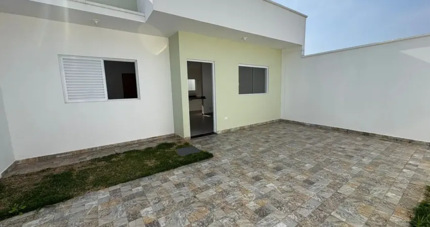 Casa à 400m do mar com 3 quartos, no bairro maria helena novaes