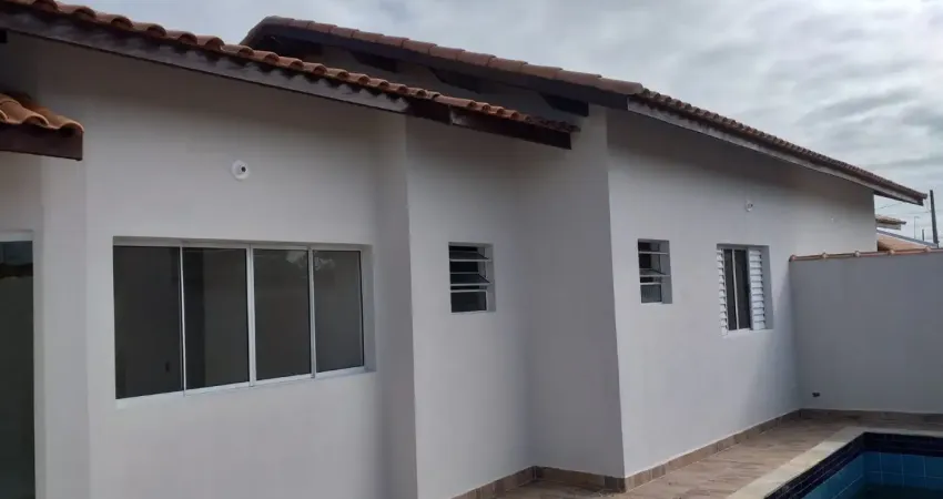 Casa à 500m do mar com piscina e 2 quartos, no bairro balneário tupy