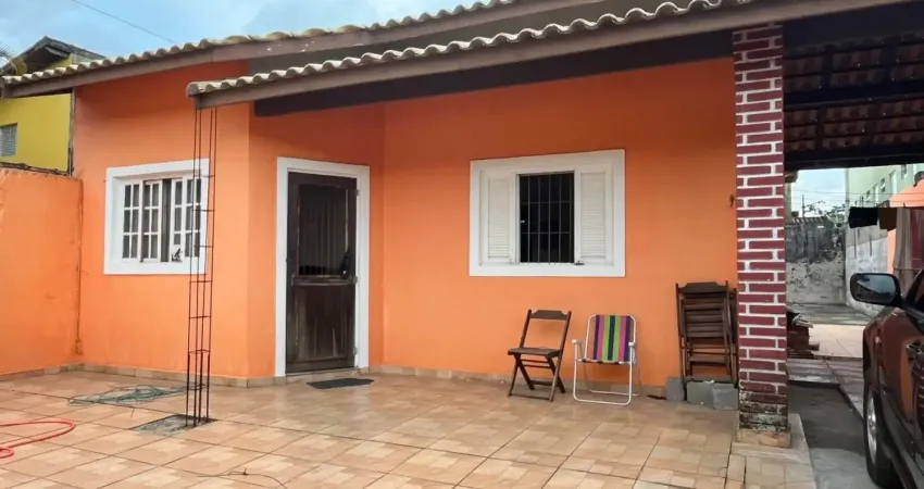 Casa à 850m do mar com 2 quartos e 250m² de área total, em itanhaém.