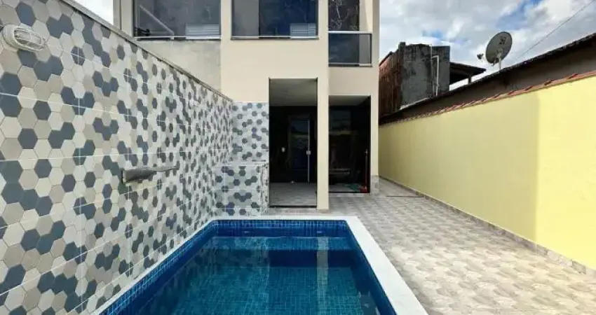 Casa à 700m do mar com piscina e área gourmet com churrasqueira, em itanhaém.
