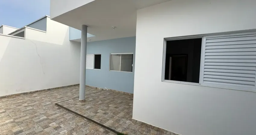 Casa à 400m do mar com 2 quartos e 125m² de área total, em peruíbe
