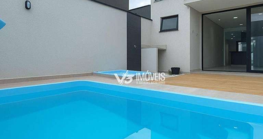 Triplex com vista para o mar e para as montanhas, com 3 suítes e 2 churrasqueiras em ambientes diferentes.