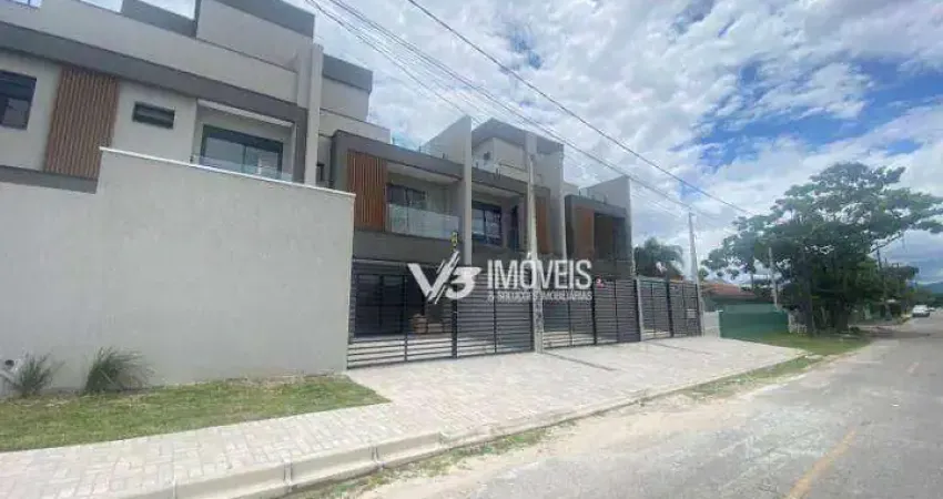 Excelente sobrado com 04 dormitórios, com vista para o mar!