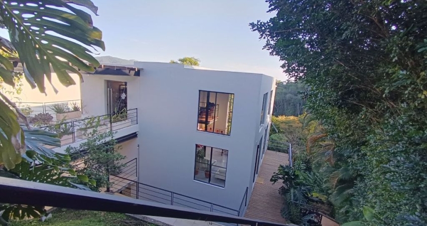 Casa com 3 dormitórios à venda, 300 m² por R$ 1.500.000 - Itaipu - Niterói/RJ