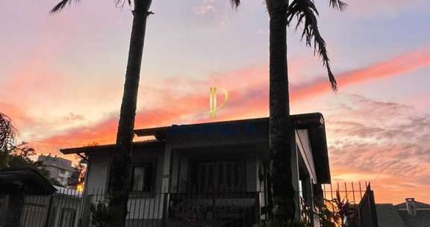 CASA SEMIMOBILIADA COM 04 DORMITÓRIOS NO BAIRRO VILA VERDE EM CAXIAS DO SUL