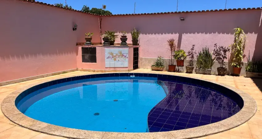 Linda casa, 3/4, suíte, na laje, 360m2 lote, 216m2 constr, JD Taquaral, Pirenópolis