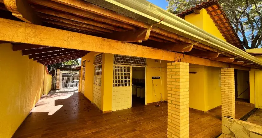 2 casas em um lote mais um lote nos fundos.6 suites! De rua a rua. 720m2, JD Taquaral- Pirenópolis/