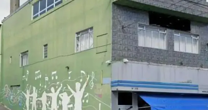 Salão Comercial à Venda em Osasco-SP, Bairro Santo Antônio: 3 Salas, 4 Banheiros, 356m² de Área!