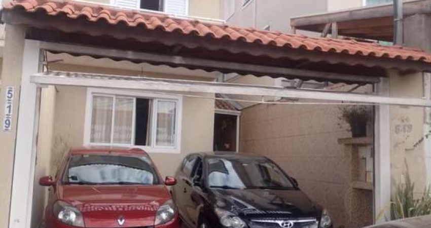 Casa em Condomínio de Luxo em Cotia-SP: 3 Quartos, 1 Suíte, 2 Salas, 3 Banheiros, 2 Vagas de Garagem - 132m² de Área
