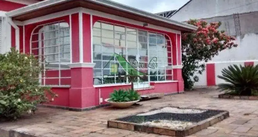 Imóvel Espaçoso e Moderno no Centro de Carapicuíba-SP: Casa com 6 Quartos, 3 Banheiros, 10 Vagas e 240m² de Área.