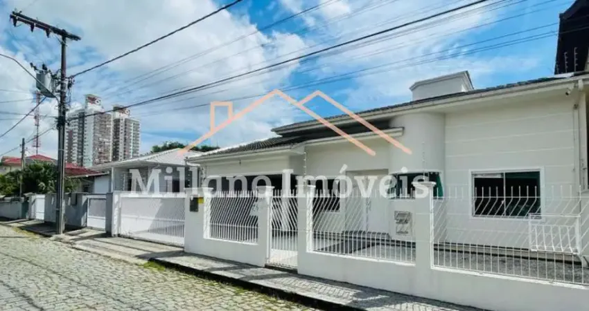 Casa 3 dormitórios para Venda em Palhoça, Centro, 3 dormitórios, 1 suíte, 3 banheiros, 5 vagas