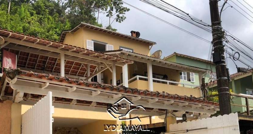 LMPS4829-CASA 4 QUARTOS 2 SUITES TR&#202;S GARAGENS RETIRO PETROPOLIS RJ