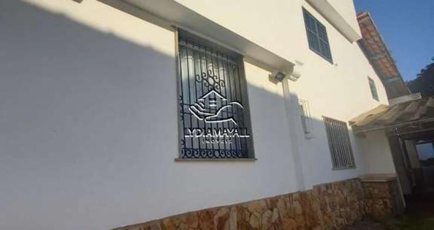 LM8042-CASA RESIDENCIAL OU COMERCIAL 4 QUARTOS (2 SUITES) PATIO 15 CARROS CASTELANEA PETROPOLIS RJ