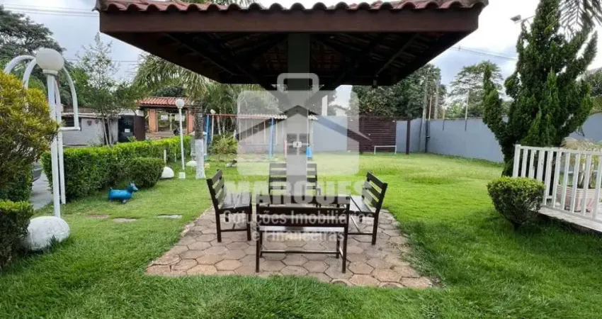 Belíssima Chácara à Venda  1.200m² de Lazer e Conforto!