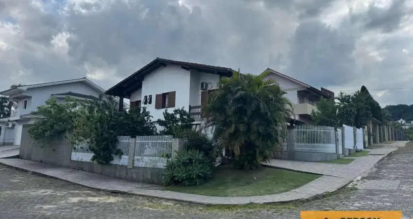 Casa com 3 quartos à venda na Rua José Fabre, Mina Brasil, Criciúma