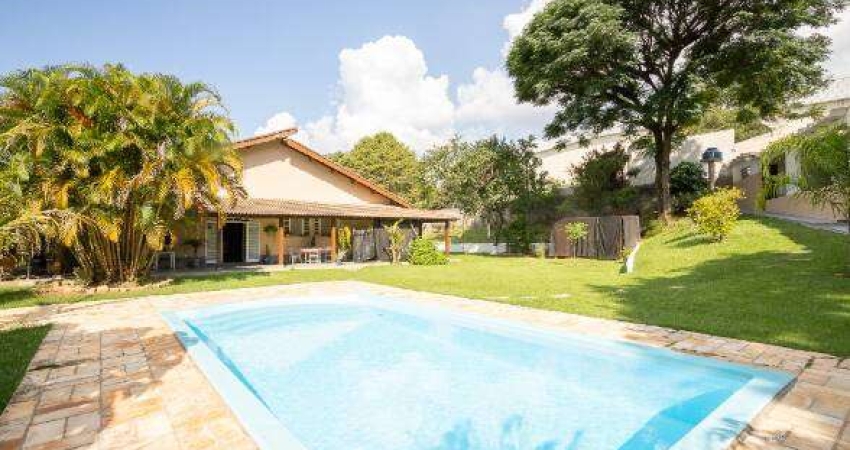MORADA MEDITERRÂNEA - 4 DORMS. (2 SUÍTES) - AT 2.500m² - AC 600m²