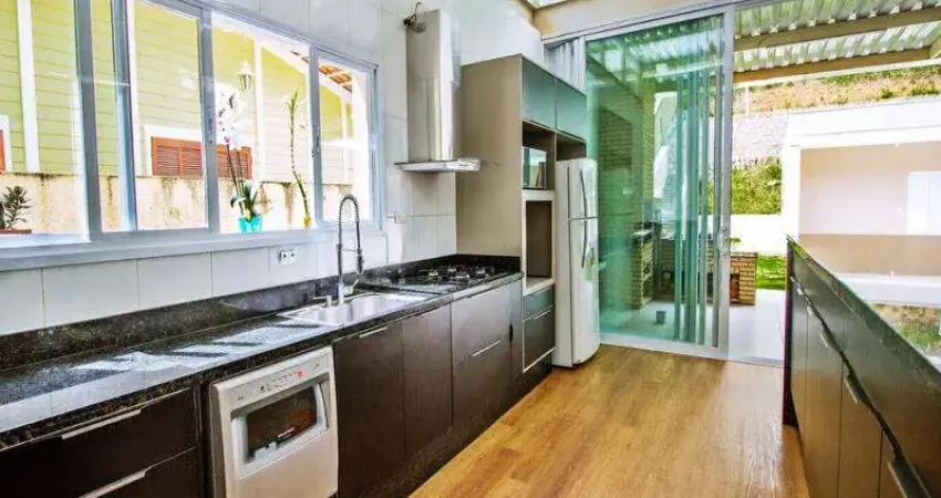 CAPITAL VILLE - 4 DORMS. - 2 VAGAS - AT 1.215m² - AC 361m²