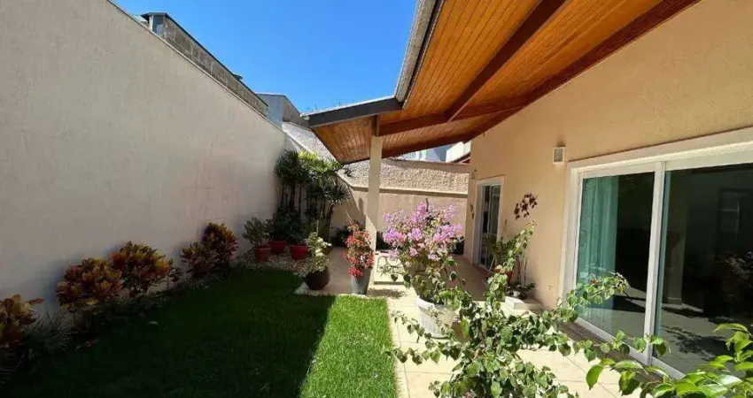 CONDOMÍNIO VILLAGE DAS FLORES - AT 375m² - AC 205m² - 3 DORMS. - 4 VAGAS