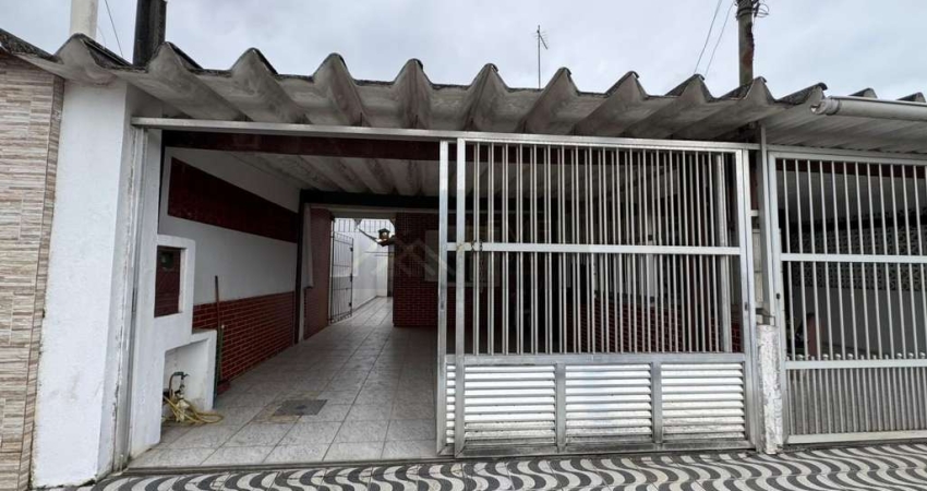 Casa Geminada para Venda em Praia Grande, Maracanã, 2 dormitórios, 1 suíte, 1 banheiro, 2 vagas